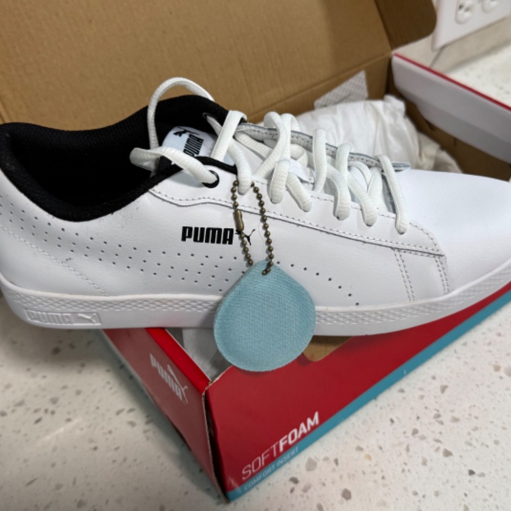 NWT Puma Smash V2 Sneakers - Picture 2 of 6